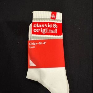 Chick Fil A crew socks in red and white! Cute comfy Classic🐄
Unisex 
SO FUN